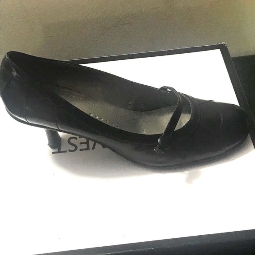 Nine West Black Leather Work Shoes.Size 8